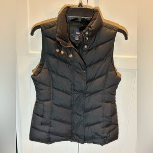 GAP Women's Sleek Black Quilted Vest